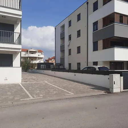 Apartment With A Parking Space - 22836 Zadar